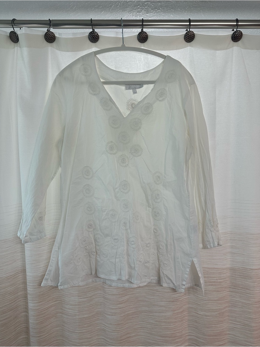 White Diamonds Women's White Embroidered V-Neck Tunic Top Size L